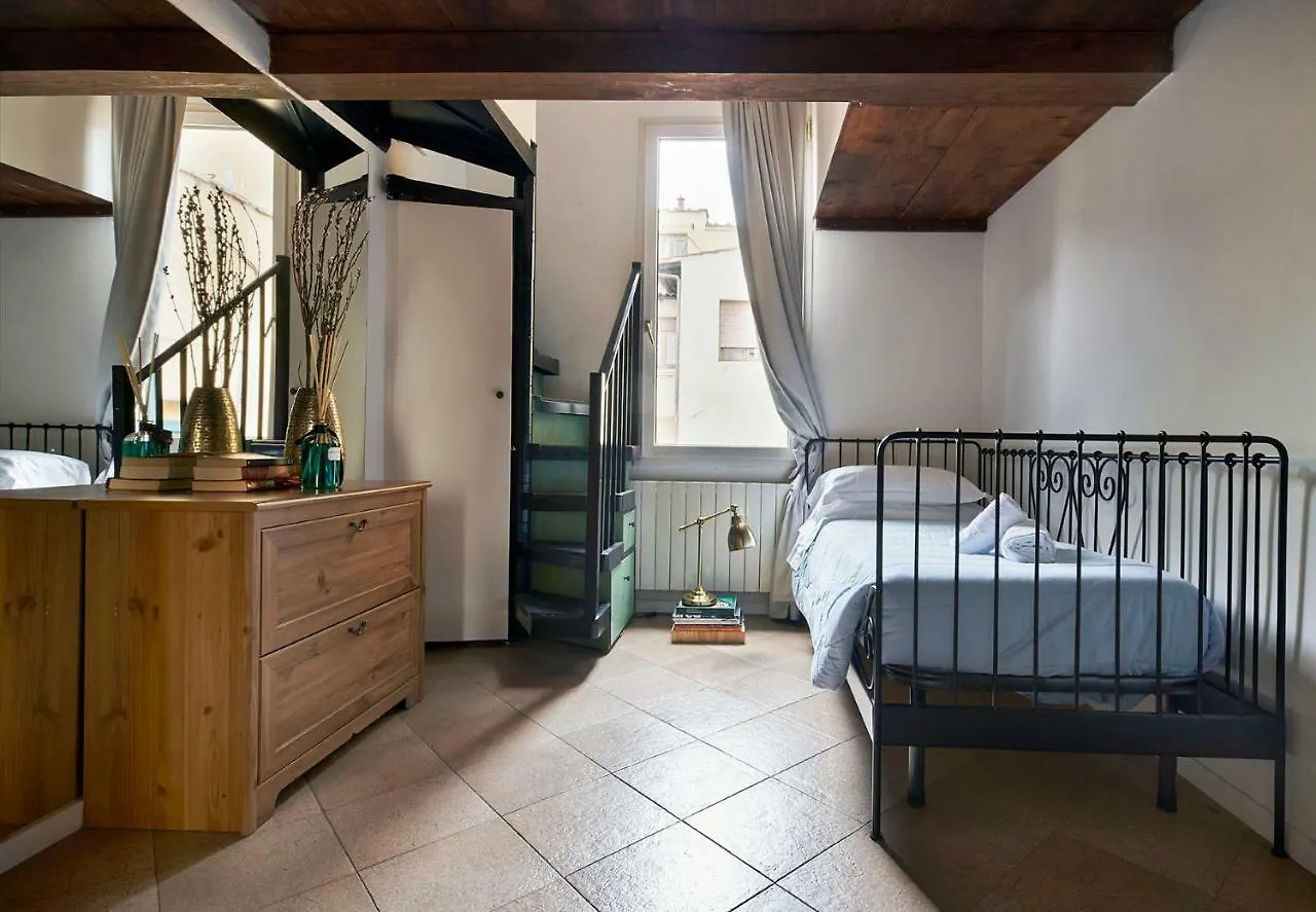 Best Location W/ Breathtaking Views Chic Palace Florence Apartment